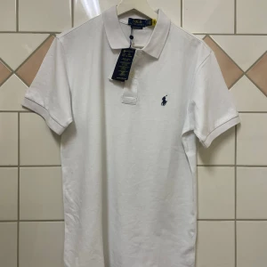 Ralph lauren pike - En fin vit ralph lauren pike i ny skick, ingen kvitto tyvär