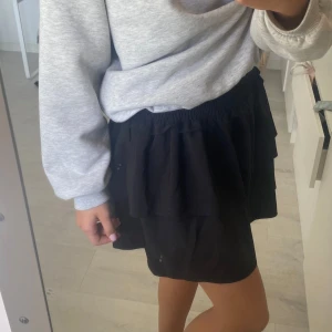 Volang kjol - Söt kjol som är väldigt stretchig i midjan! 