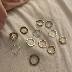 Ringar - 12 st olika ringar. Stolek 7. 