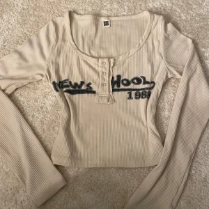 y2k New school 1988 tröja   - Bra skick, sällan använd, inga defekter 🩷 kontakta vid frågor