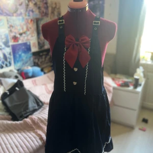 Söt Klänning - Köpt för unegfär 1 år sen vet inte vart. Bra skick.