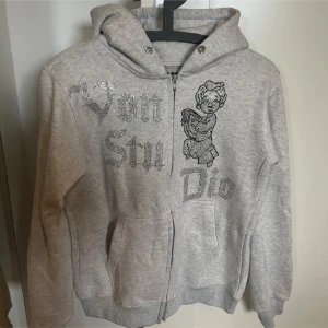 Von studio rhinestone - Väldigt bra skick knappast använd skriv t mig för mer frågor