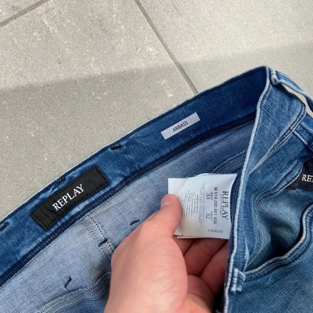 Säljer nu dessa replay Anbass jeans, skriv för fler bilder/frågor🙌🏼. Jeans & Byxor.