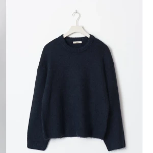 Stickad Tröja - Jätte mysig å fin stickad tröja från gina❤️perfekt nu till hösten ordinarie pris 399💞