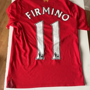 KOM MED PRIS PRIVAT Firmino 2016/2017 hemmatröja numer 11 helt oanvänd  - Storlek Xs Roberto firmino numer 11 bra skick helt oanvänd 