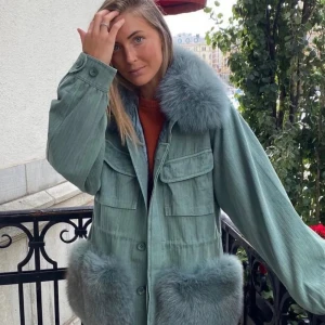 Costummade jacka  - Säljer denna jacka från Costummade i storlek S-M🩵💙💚 I väldigt bra skick, pris:4500