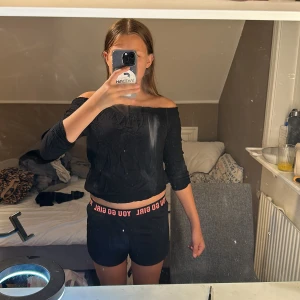 Sommar tröja  - Storlek XS. Märke Vera Moda 