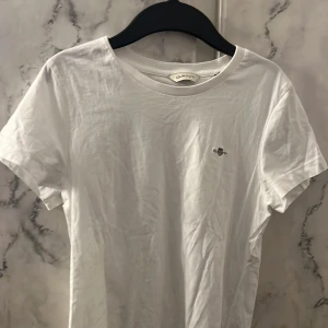 Vit gant t shirt - Kommer ej till användning, använd endast ksk en gång 