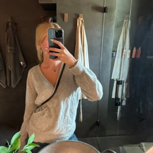 Stickad tröja/kofta - Perfekt varm och snygg stickad tröja nu till hösten💕