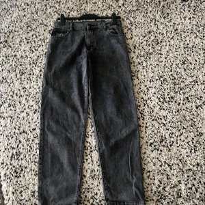 Jeans Woodbird  - Helt nya byxor från Woodbird, aldrig använda. 100% Bomull.  Storlek 30/32. Köpta på NLYMan.