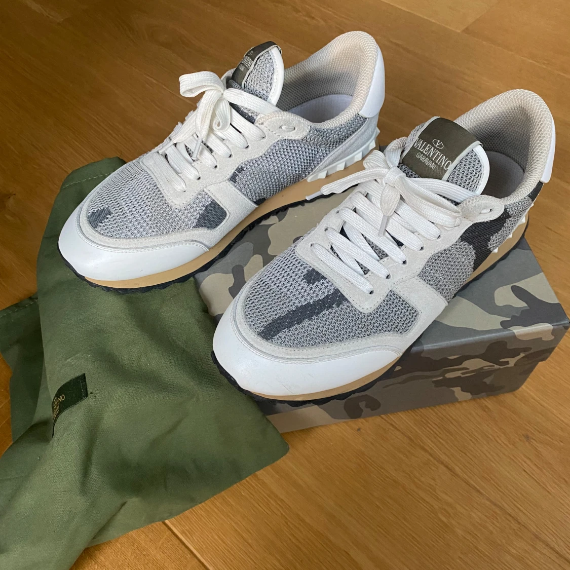 Valentino rockrunner