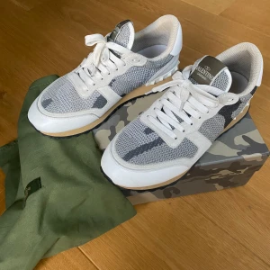 Valentino rockrunner - Säljer dessa valentino rockrunner som är i bra skick. Det är bara skriva vid frågor 