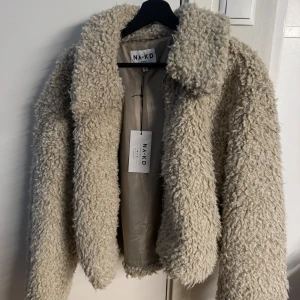 Teddyjacka - Helt ny med prislapp. Från nakd i storlek 38. 400kr🤍