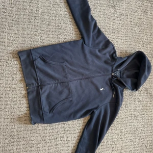 Ralph lauren hoodie - Ralph lauren hoodie som jag köpte på NK för några år sedan  Storlek S 