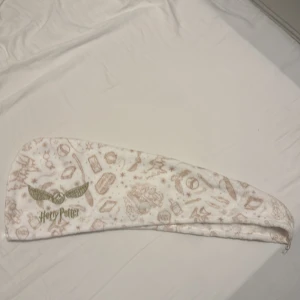 Harry Potter Turban Handduk - Oanvänd original Harry Potter Turban Handduk. Gjort av microfiber