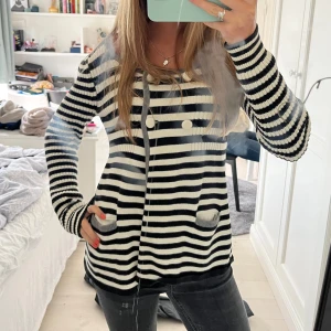 Söt tröja!! - Såå söt höstkofta som tyvärr inte kommer till användning❤️