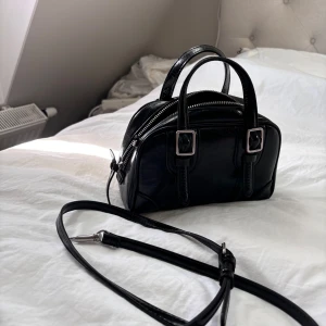 Zara väska - Bra skick! Nypris är 359kr