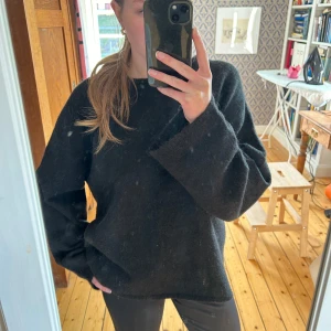 Stickad tröja med öppen rygg - Stickad tröja med öppen rygg från gina!!