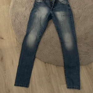 Jeans - Bra skick nästan aldrig använda skinny jeans