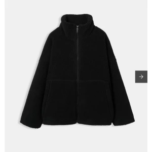 Teddyjacka - Teddyjacka från Carin Wester, åhlens! Storlek XS, använd en gång. Säljer då jag köpte två storlekar och ej hann returnera. Nypris 799