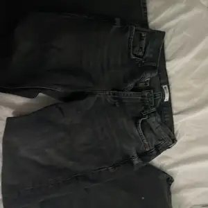 Raka  svarta Gina jeans