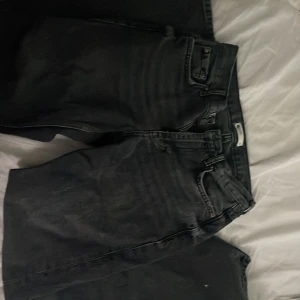 Svarta Gina byxor - Raka  svarta Gina jeans