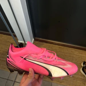 Puma fotbollsskor  - Puma fotbollsskor skick 10/10 använda 2 gånger 