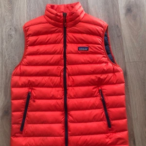 Patagonia väst herr  - Patagonia väst herr  Äkta  Använd fåtal gånger. Nästintill ny skick 