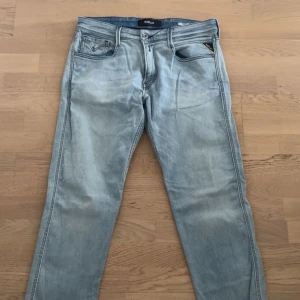 Replay jeans - Feta replay jeans! Modell Anbass storlek 32. Skick 10/10