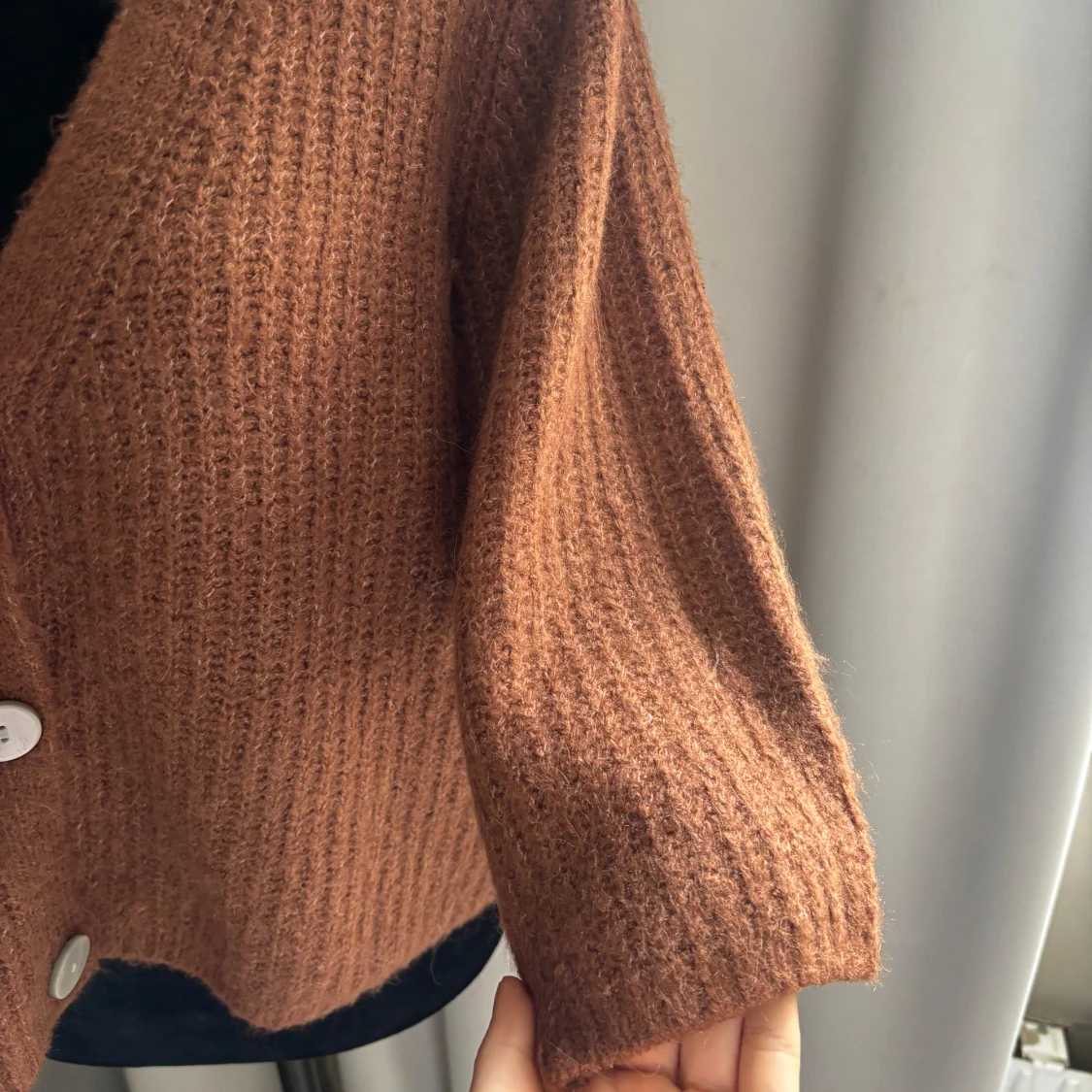 Brun stickad kofta  - 2