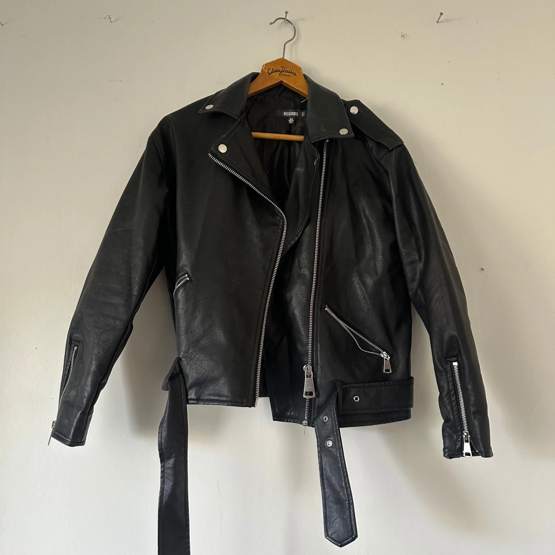 Svart skinnjacka från misguided