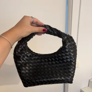 Flätad väska Gina Tricot  - Aldrig använd! Nypris 399kr 💕