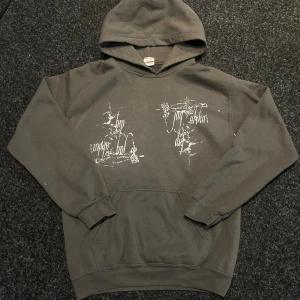 Custommade Cybersigilism ”jag älskar dig” Hoodie - Size: S. Fabric paint. Comfy hoodie:) 