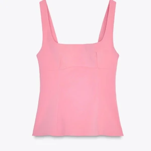 Rosa linne - Säljer detta jätte fina linnet från Zara, helt nytt skick och lappen sitter kvar. Hör av er vid frågor💗den är lite mörkare rosa i verkligheten, bilderna är tagna från Zaras hemsida