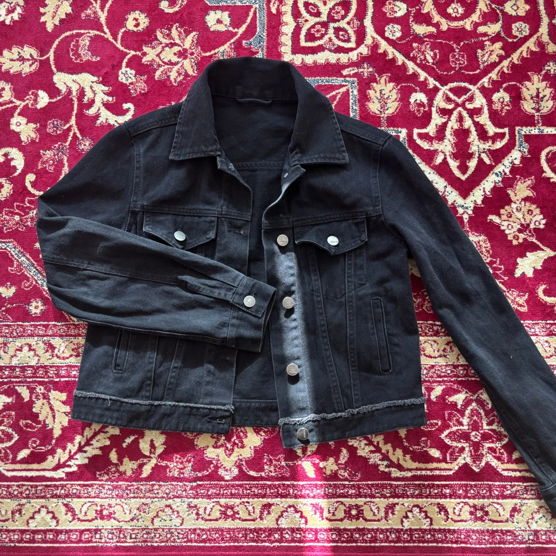 Svart jeansjacka från MO&CO