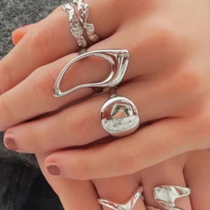 Olympia ring - Säljer denna fina ring från Olympia rings. Den är justerbar och i Vökdigt bra skick