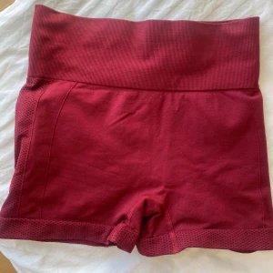 Träningsshorts  - Röda träningsshorts, perfekta till sommaren🌷