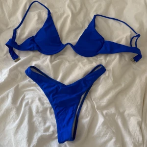 Blå bikini  - Bikini från Shein i storlek S💙 En del 30kr, hela bikinin 50kr. Kan köpas endast delar men även flera.💙bikinin är endast testad!