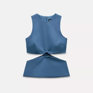 Zara topp - Säljer denna topp från Zara i strl S. Använd en gång! Den är för liten på mig därav inga bilder med den på.  Väldigt efterfrågad och slutsåld!😍