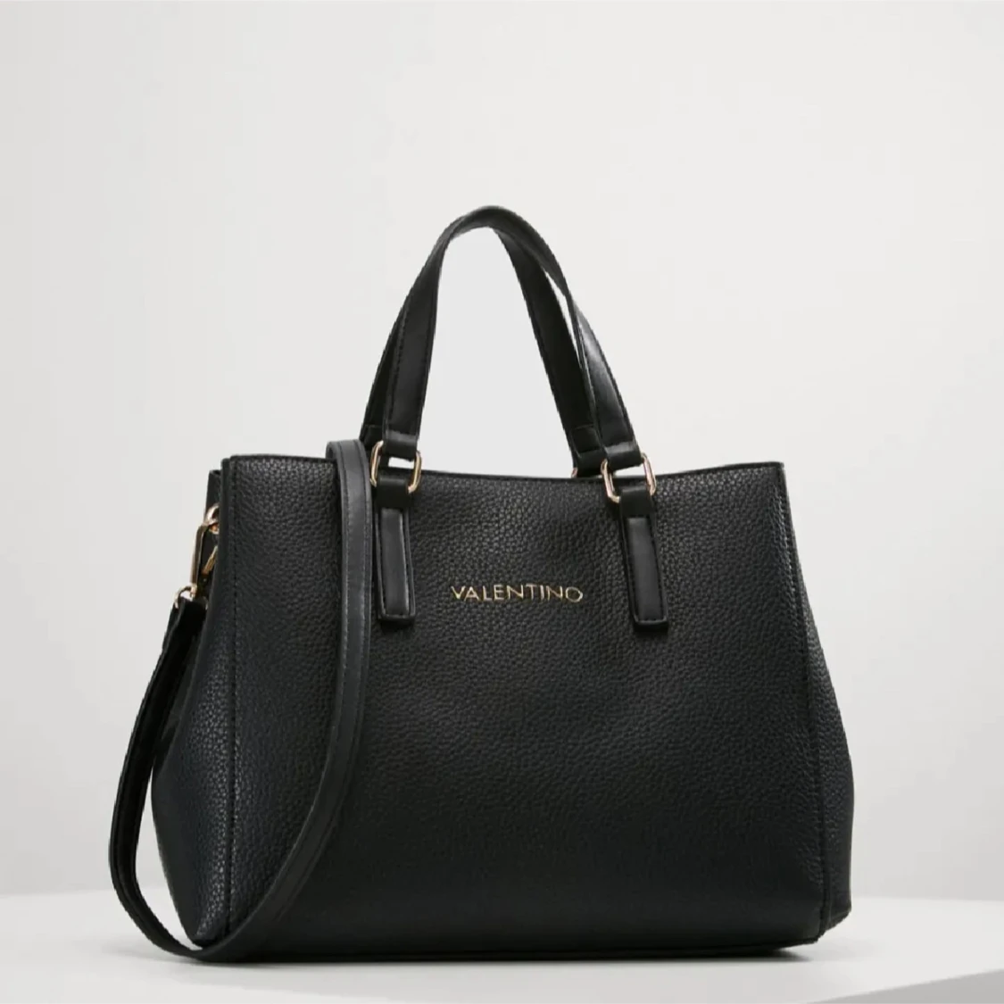 Svart handväska från Valentino