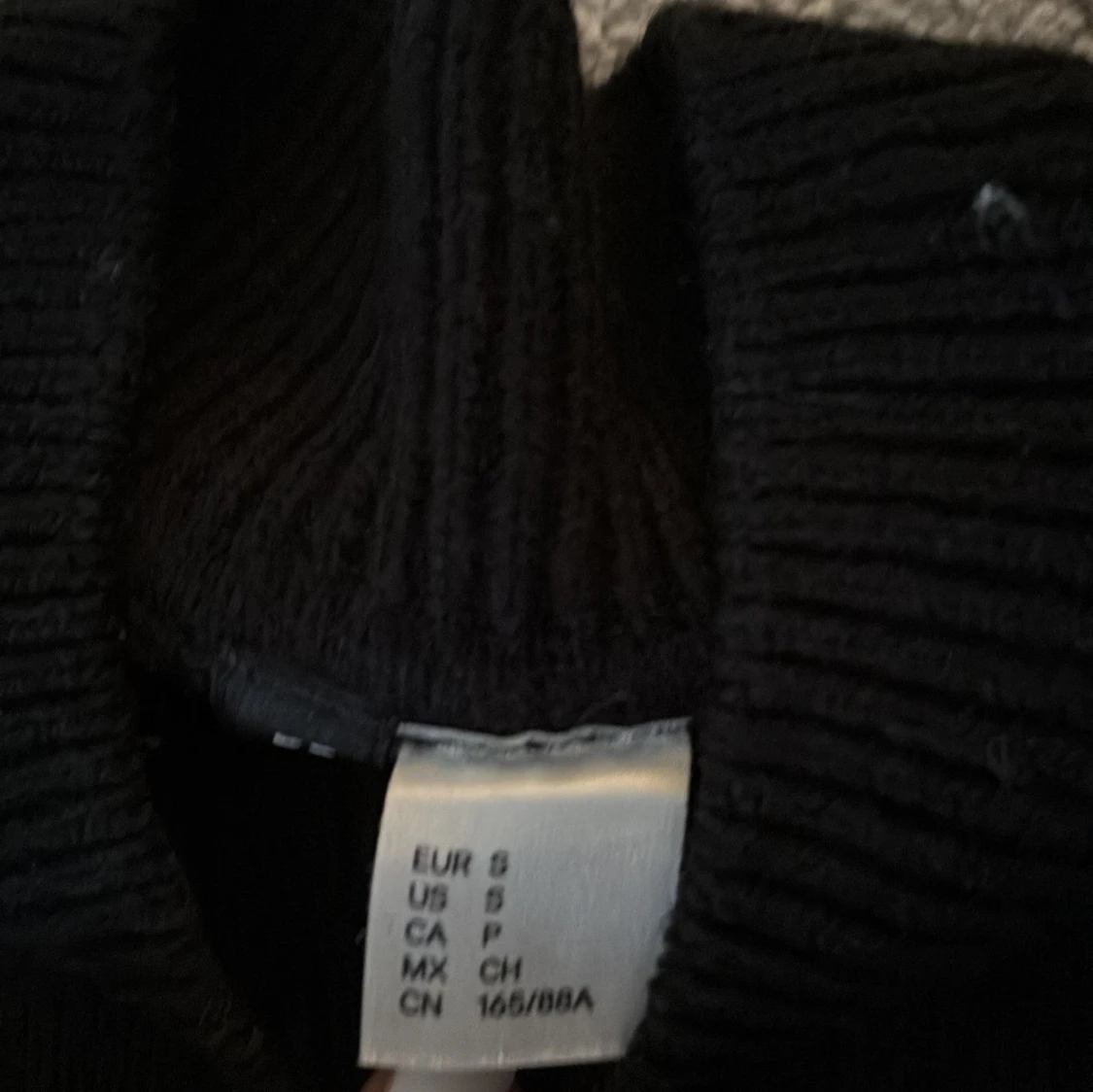 Svart stickad polotröja i storlek S - 1