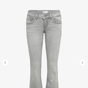 Grå bootcut jeans - Snygga grå jeans från Gina tricot med bootcut och låg midja!!