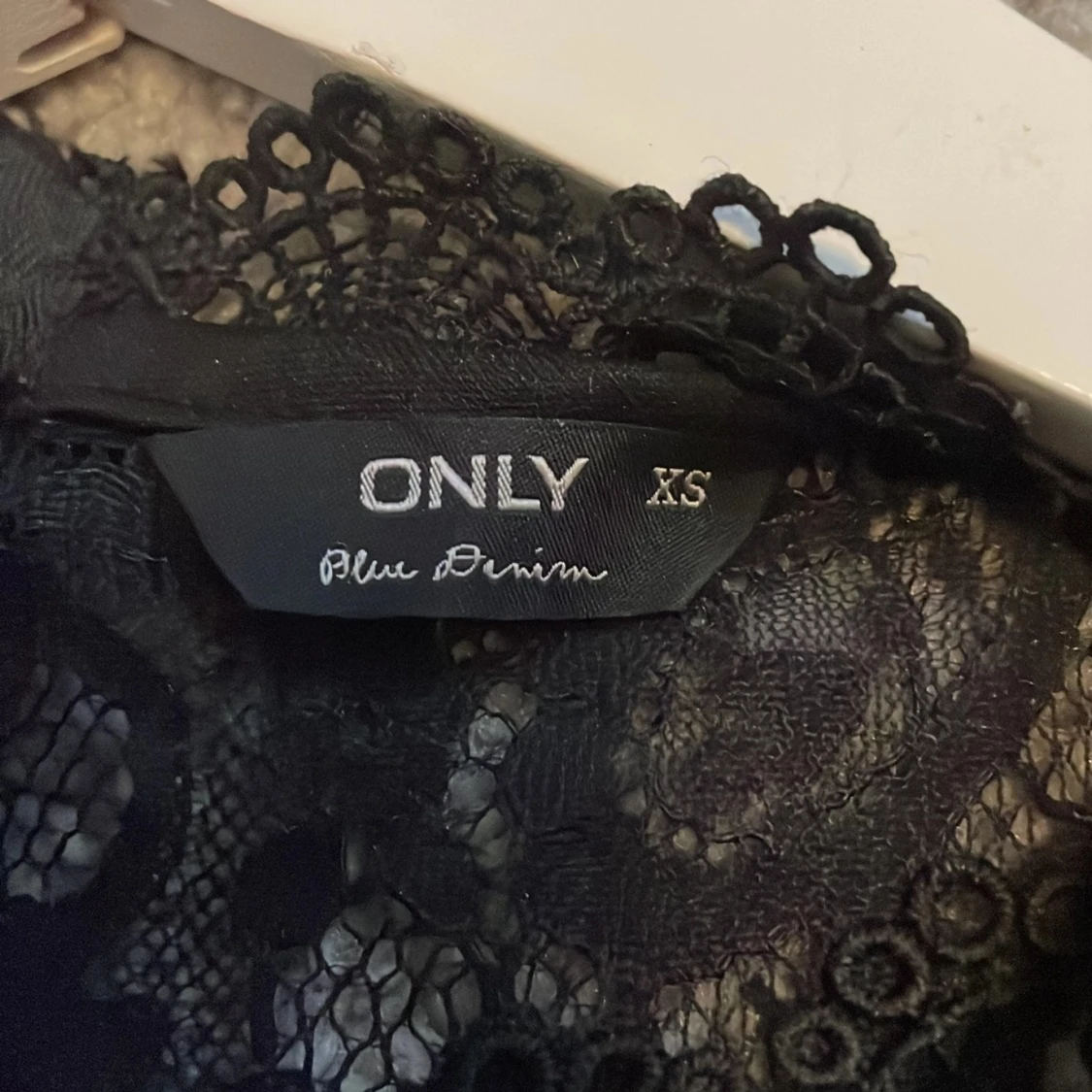 Svart spetsblus från ONLY - 2