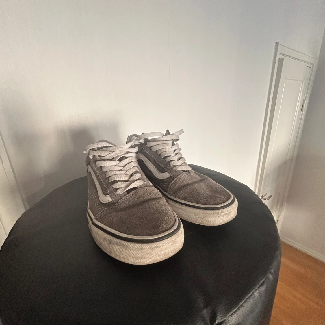 Gråa Vans Old Skool sneakers mocka - 1