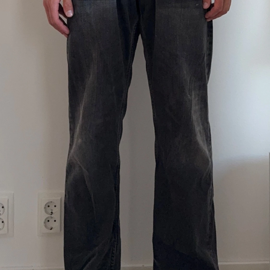 Weekday svarttvättade jeans, loose fit