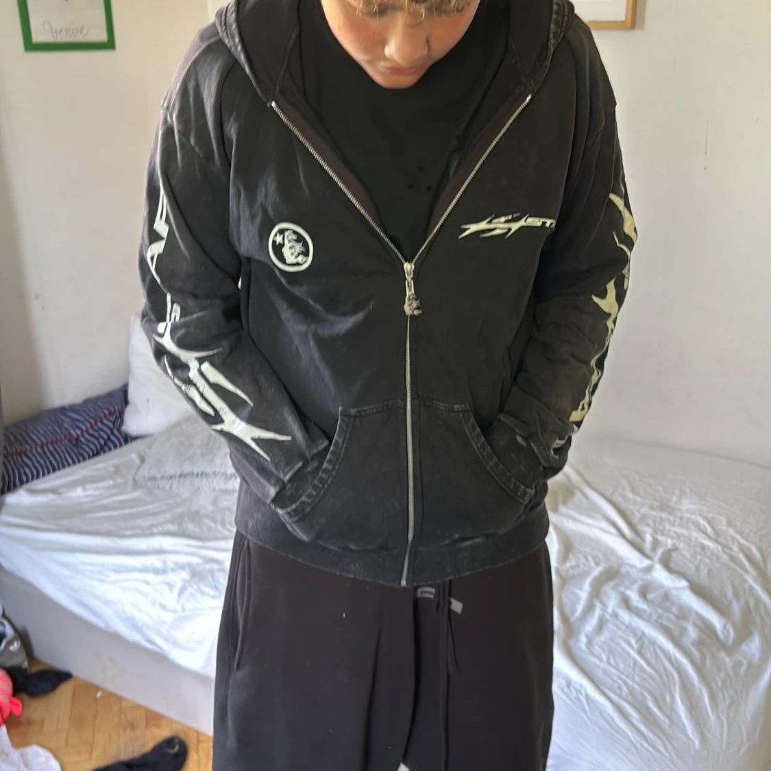 Svart Hellstar hoodie med flames - 3