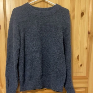 Stickad tröja M/S  - Säljer en stickad tröja som aldrig är använd bara testad 