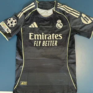 Bellingham Real Madrid Fotbollströja  - Helt ny Bellingham Real Madrid Fotbollströja i storlek S