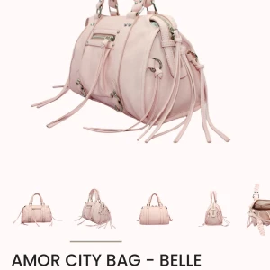 SÖKER Ljusrosa Amor City (BELLE) handväska - Söker denna väska ifrån Design By Amor!! I färgen BELLE