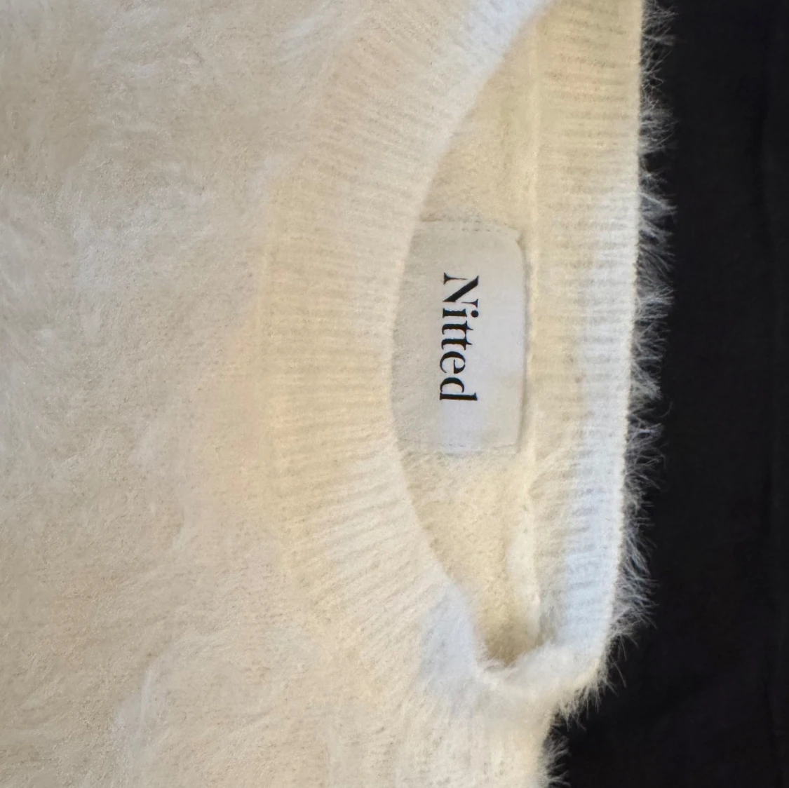 Fluffig vit tröja från Nitted - 1